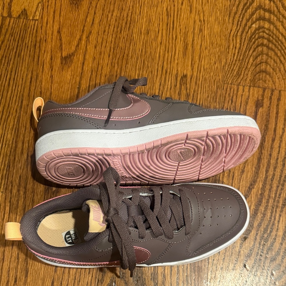Nike Kids Sneakers in Brown and Pink